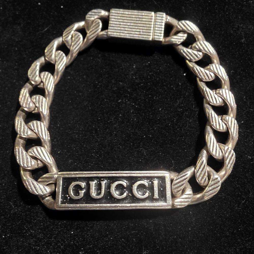 USED...Gucci Silver-Tone  Chain Bracelet with Logo Plaque
